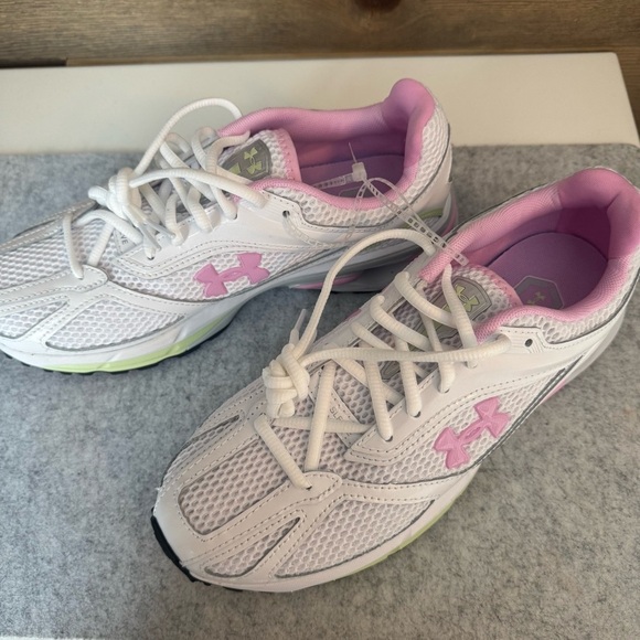 Under Armour Women’s New HOVR Apparition White and Pink Running Shoes - Picture 3 of 8